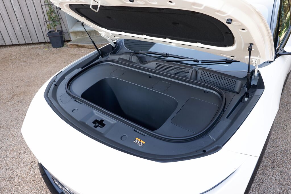 Mazda CX-6e cargo space