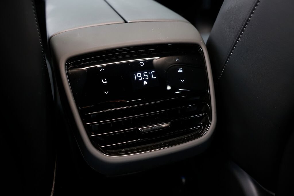 Mazda CX-6e gallery image 6