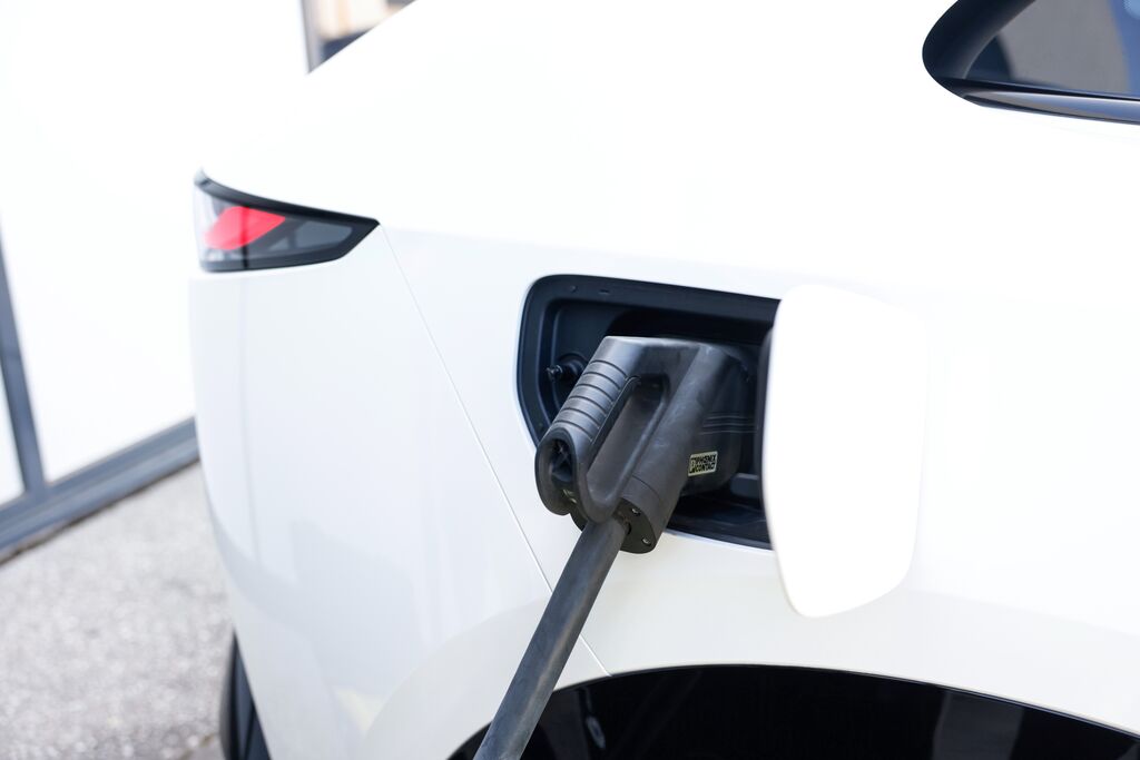 Mazda CX-6e DC charging