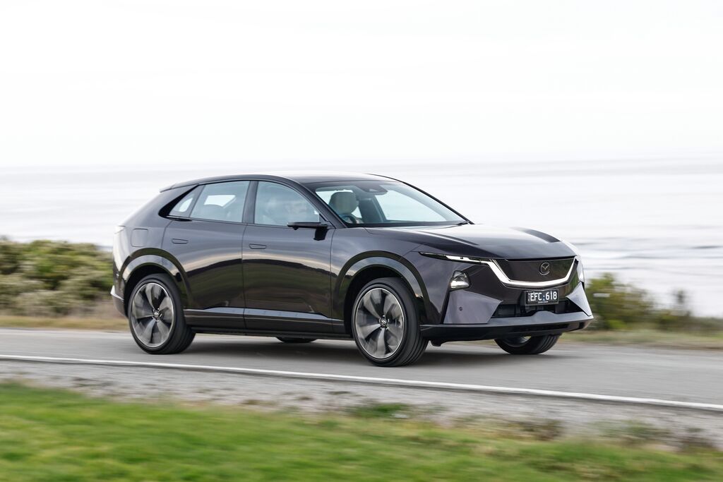 Jet Black Mica Mazda CX-6e