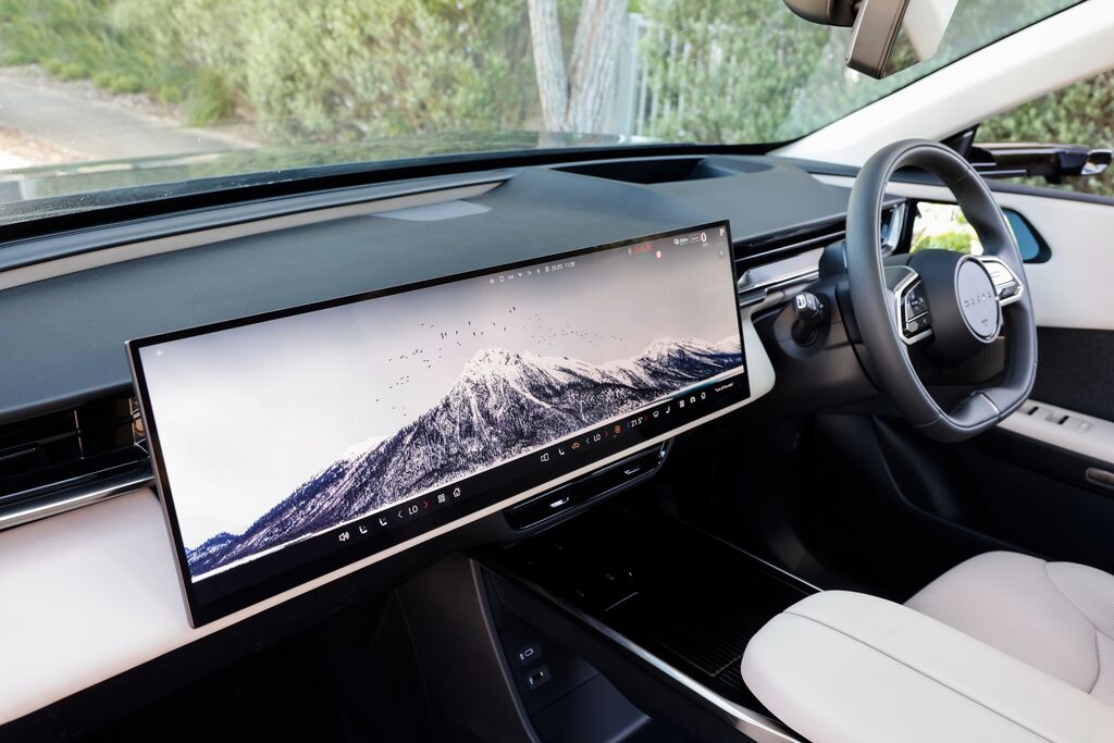 Mazda CX-6e 26.45-inch 5K infotainment display